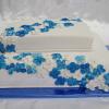 Hochzeitstorten-eckig-blau-weiß-blüten